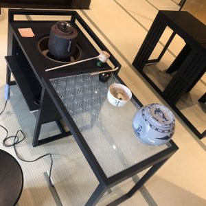 伊と幸の絹ガラス製ティーテーブルの立礼卓