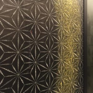 リッチモンドホテルプレミア京都駅前のエレベーターに金彩アートを施した絹ガラス